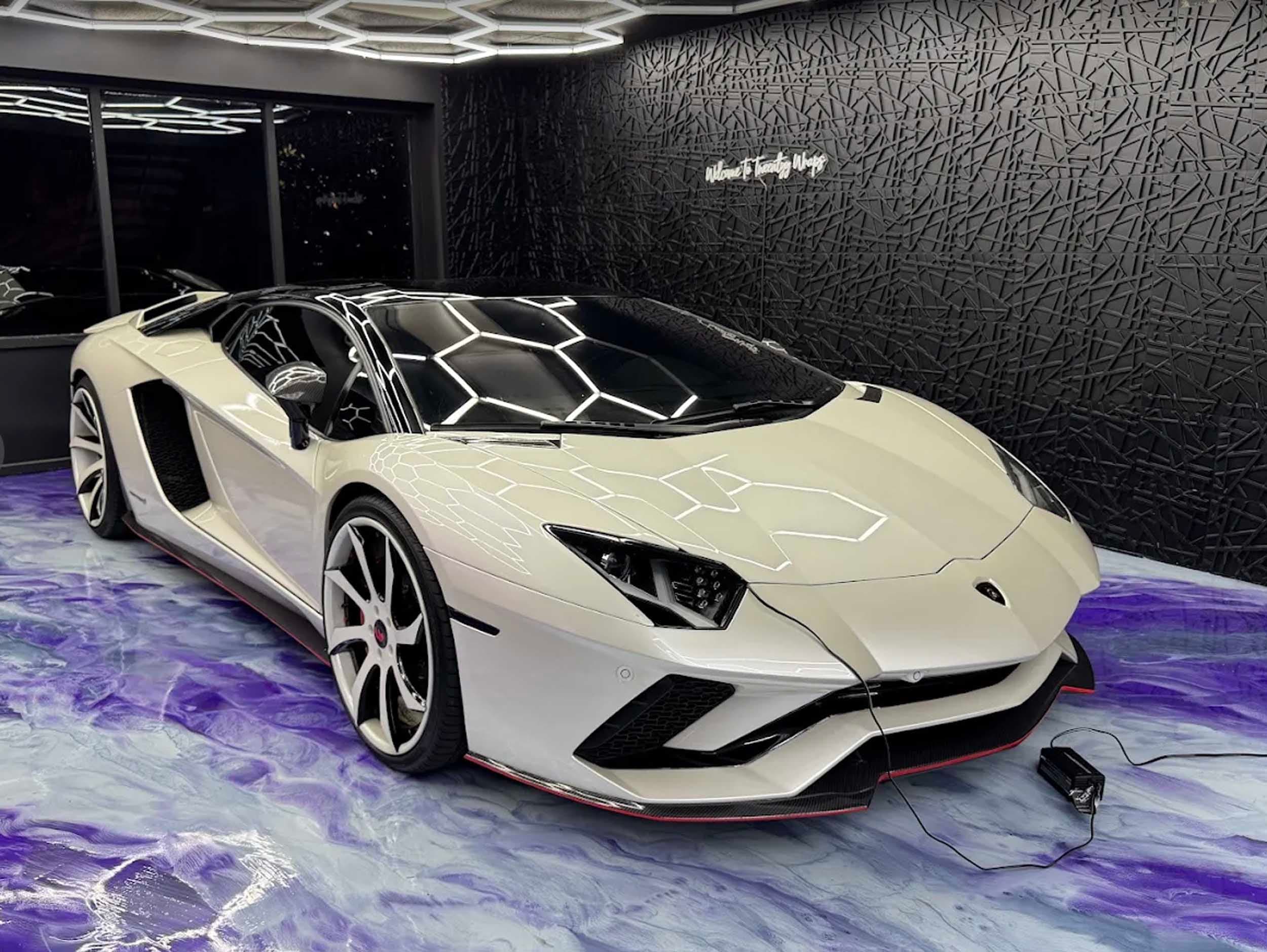 Lamborghini Aventador S. Gloss PPF in studio